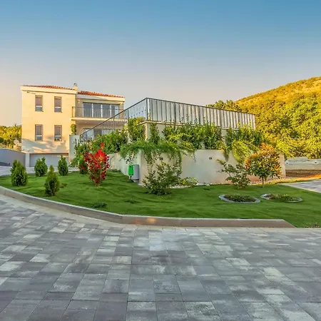 Hotel Salvia - New, Modern Near Split