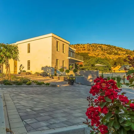 Salvia - New, Modern Near Split * Dugopolje
