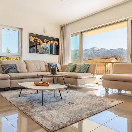 Salvia - New, Modern Near Split Vila *