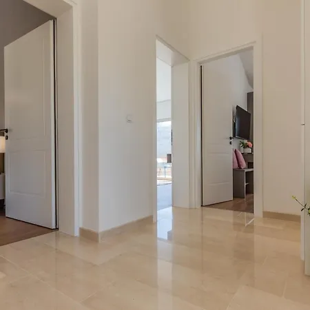 Salvia - New, Modern Near Split * Dugopolje