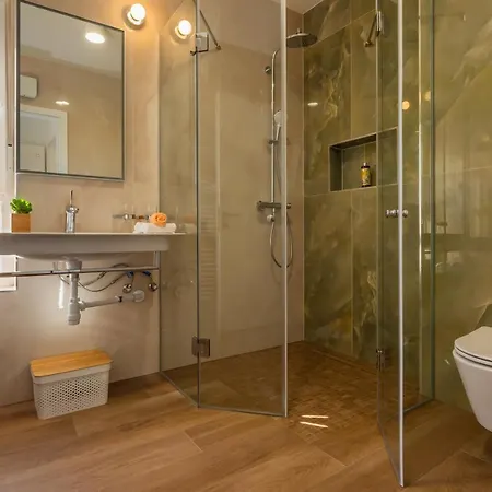 Salvia - New, Modern Near Split Vila