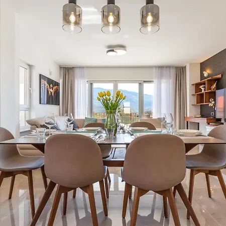 Vila Salvia - New, Modern Near Split