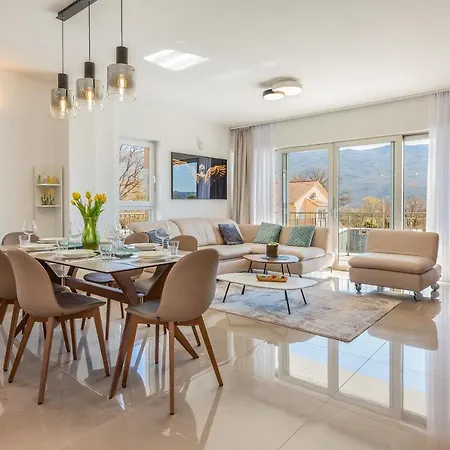 Vila Salvia - New, Modern Near Split *