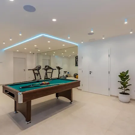 Vila Salvia - New, Modern Near Split *