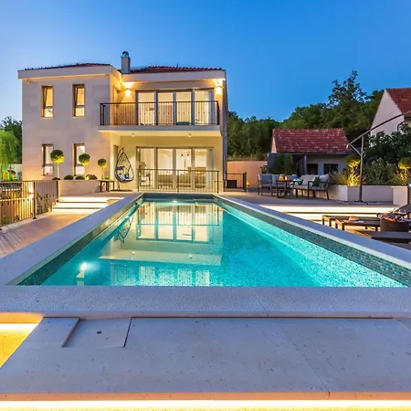 Salvia - New, Modern Near Split Vila Dugopolje