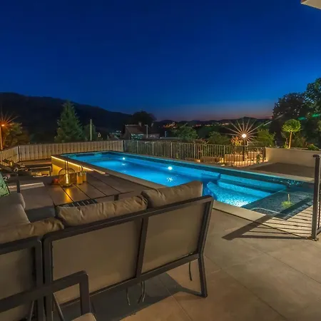 Salvia - New, Modern Near Split Vila *